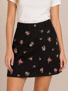 Cotton Embroidered Floral Black Denim Skort Skirt | Size 14W | Karen Scott